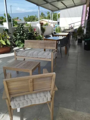 Terrasse en location le week-end pour vos repas entre amis à Saint-Benoît, Saint-Benoît, Super Convivial